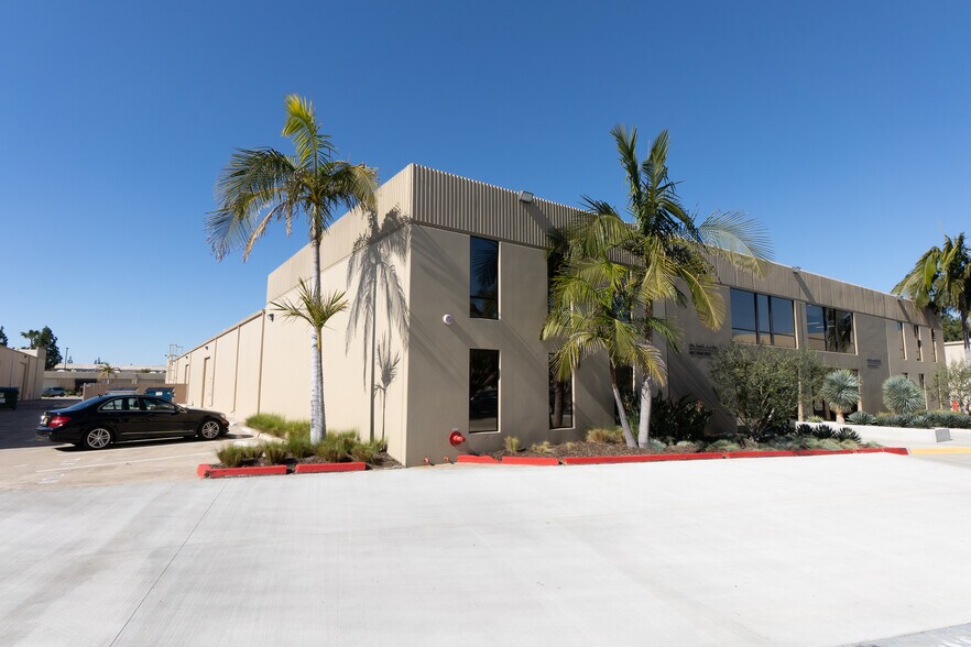 3400 Susan St, Santa Ana, CA à louer - Photo principale – Image 1 sur 28