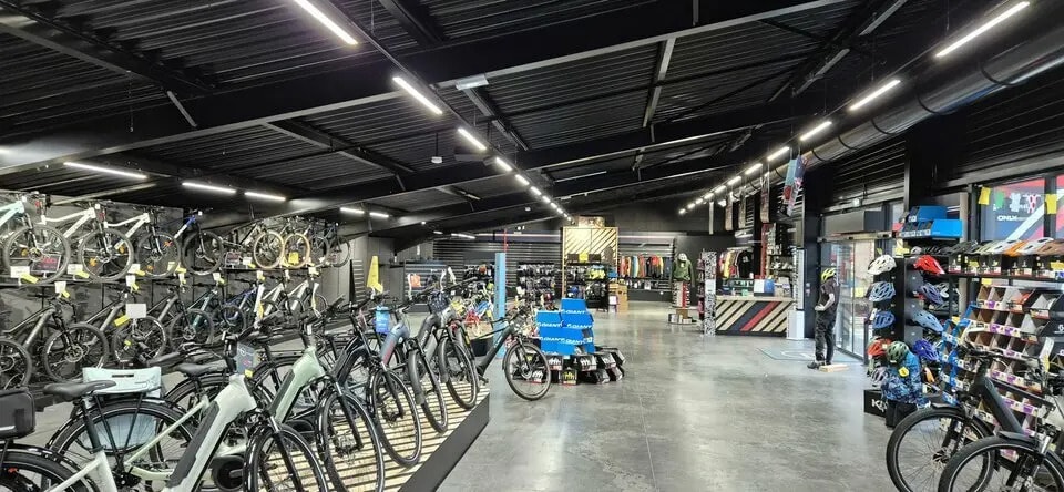 Local commercial dans Châtillon-sur-Chalaronne à louer Photo de l’immeuble– Image 1 sur 4