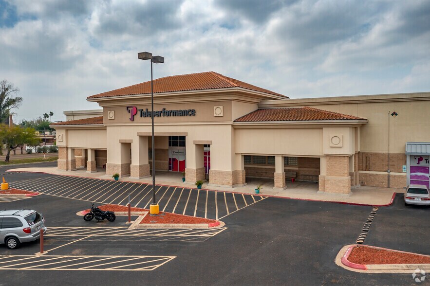 1701 S Closner Blvd, Edinburg, TX à louer - Photo de l’immeuble – Image 2 sur 5