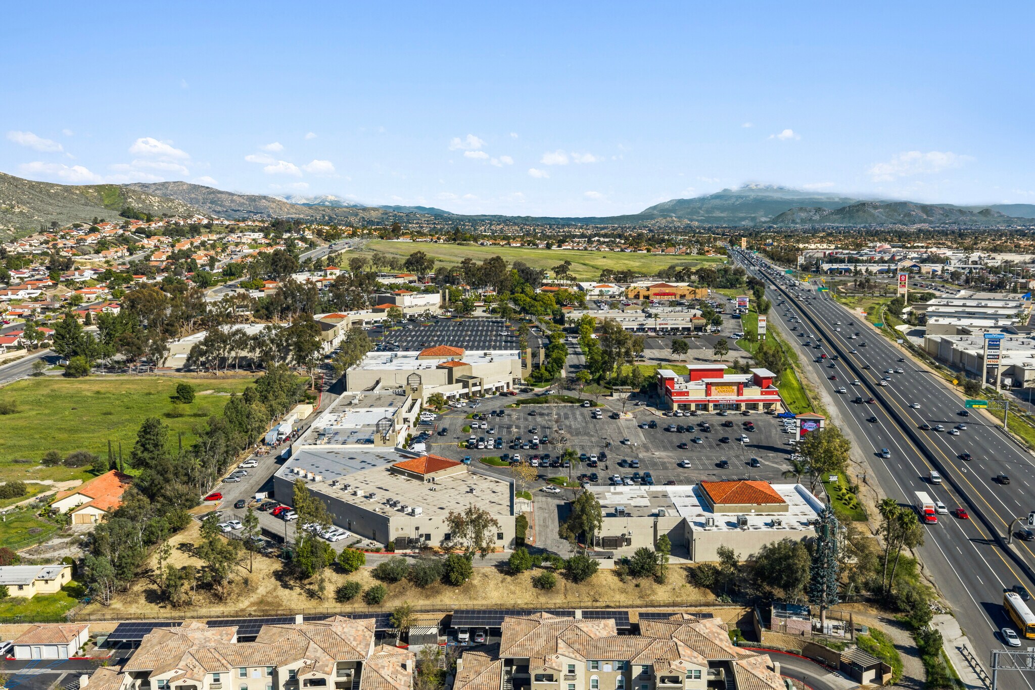12125 Day St, Moreno Valley, CA à louer Photo principale– Image 1 sur 10