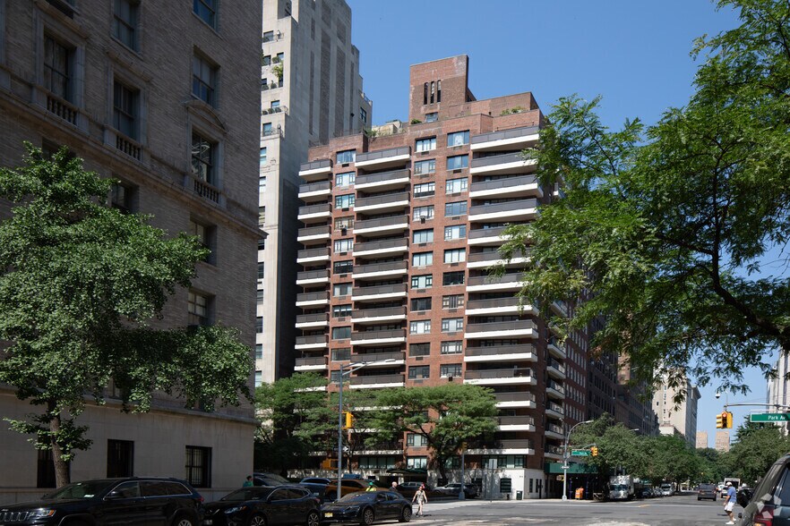750 Park Ave, New York, NY à vendre - Photo de l’immeuble – Image 2 sur 5