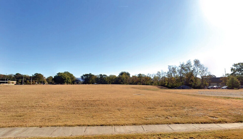 712 Triana Blvd NW, Huntsville, AL à vendre - Photo principale – Image 1 sur 3