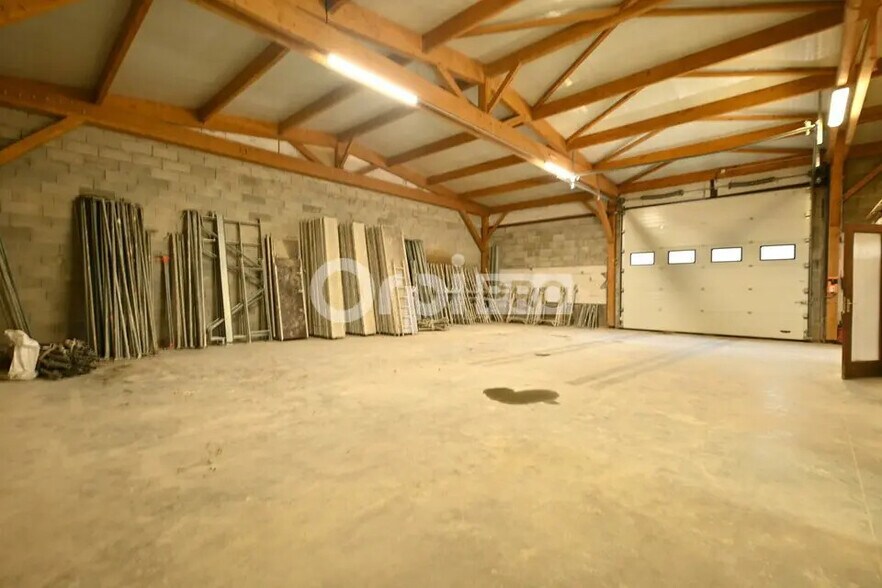 Bureau dans Montluel à louer - Photo de l’immeuble – Image 2 sur 9