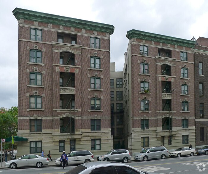1090 Saint Nicholas Ave, New York, NY à vendre - Photo de l’immeuble – Image 2 sur 3