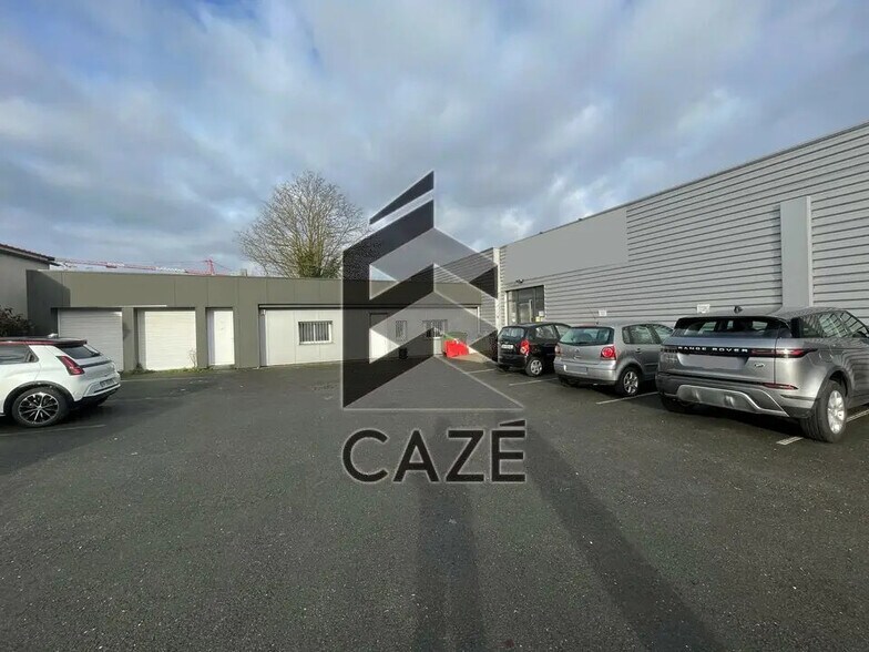 Industriel/Logistique dans Sainte-Eulalie à louer - Photo de l’immeuble – Image 1 sur 8