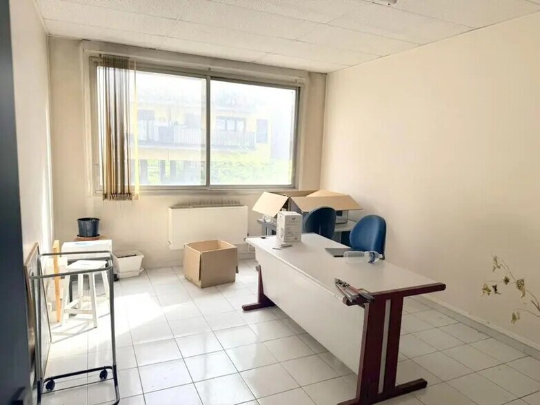 Bureau dans Asnières-sur-Seine à vendre - Photo intérieure – Image 2 sur 11