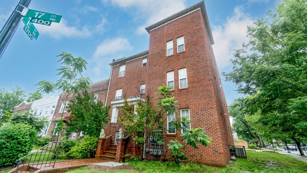 1701 E St NE, Washington, DC à vendre - Photo de l’immeuble – Image 1 sur 9