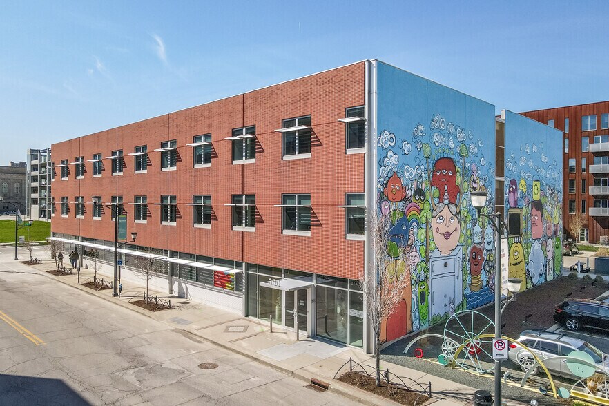 300 E Locust St, Des Moines, IA à louer - Photo de l’immeuble – Image 1 sur 10