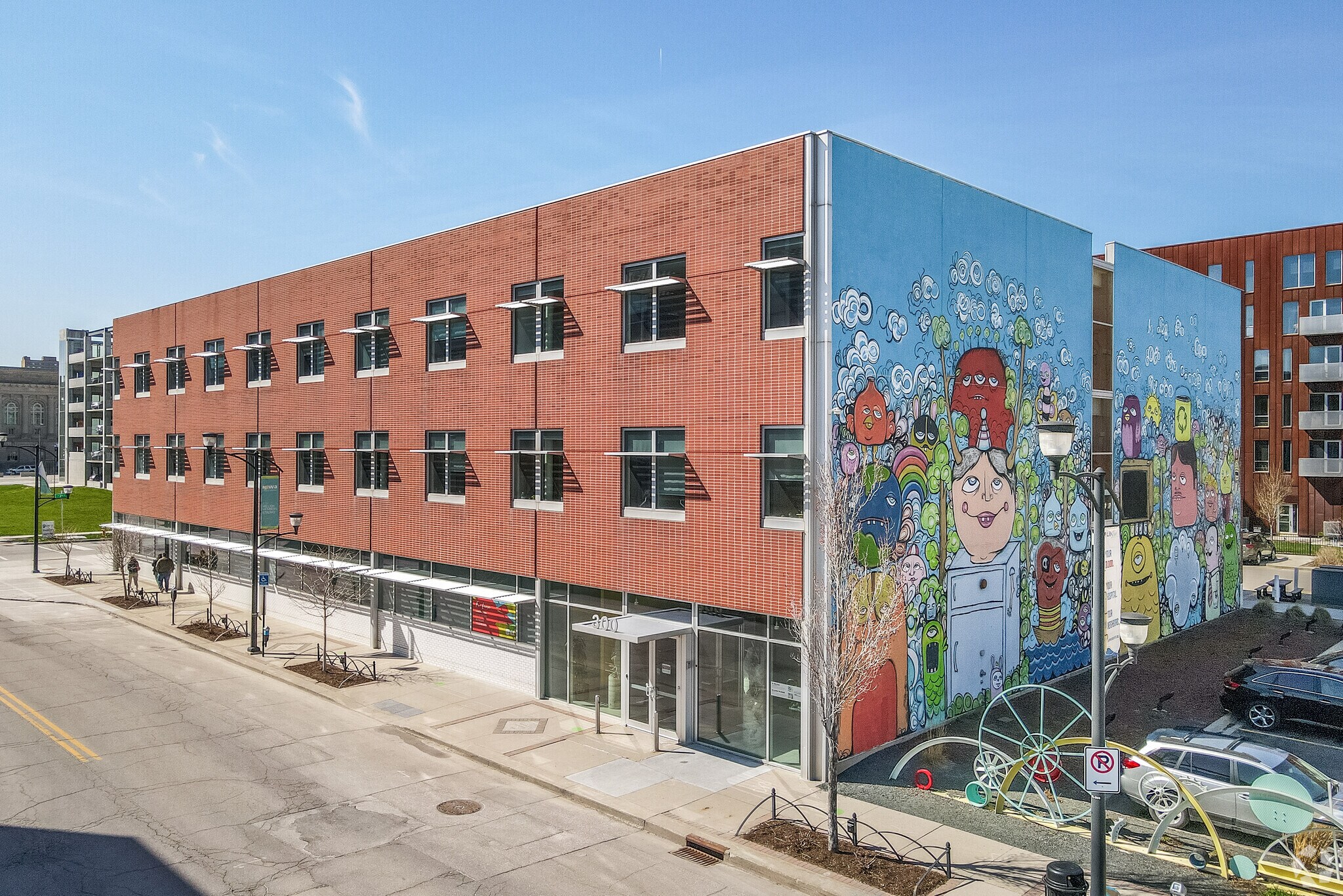 300 E Locust St, Des Moines, IA à louer Photo de l’immeuble– Image 1 sur 11