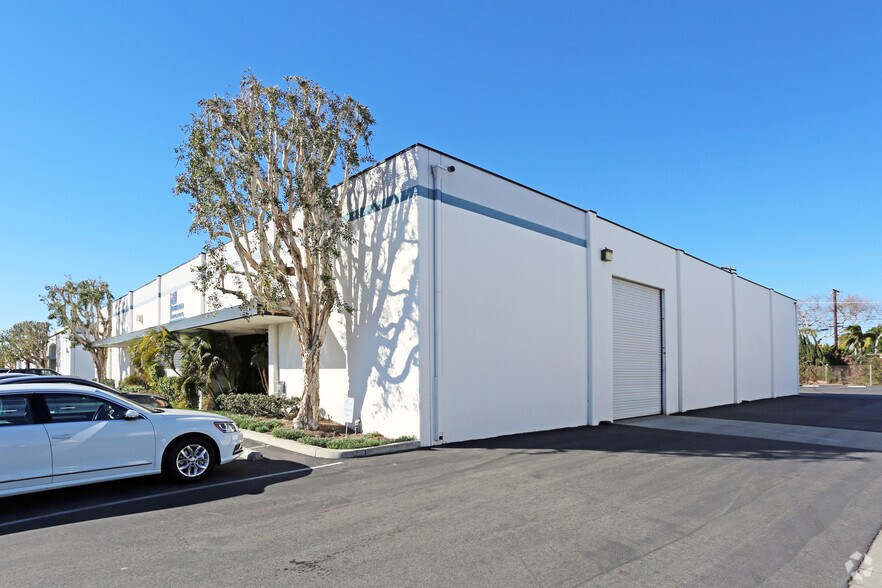167-169 E Freedom Ave, Anaheim, CA à louer - Photo de l’immeuble – Image 2 sur 7