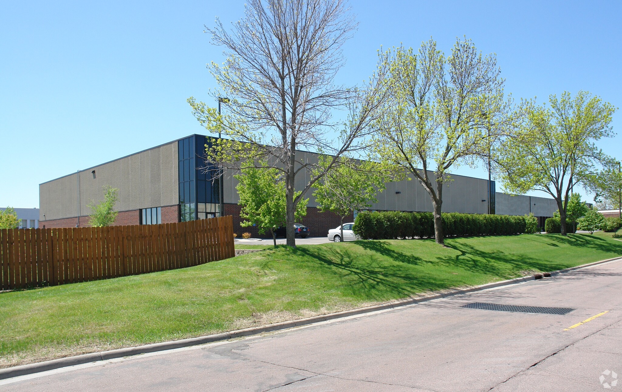 9601 Newton Ave S, Bloomington, MN à louer Photo principale– Image 1 sur 4