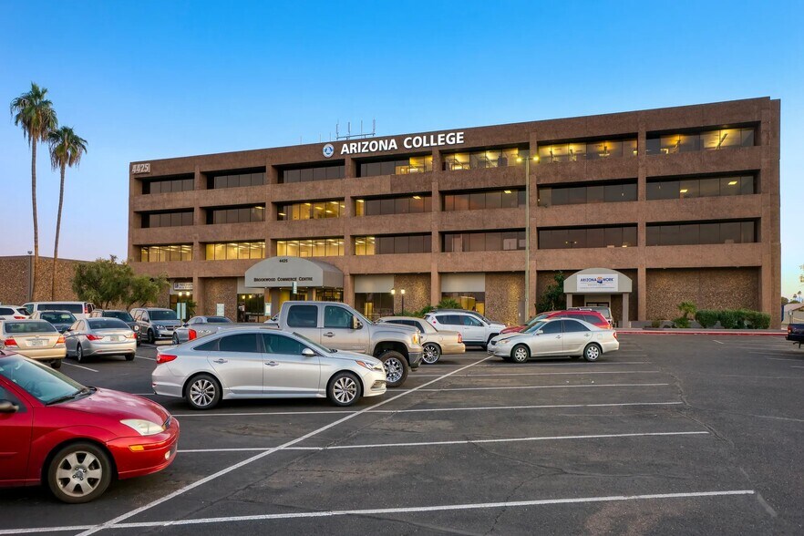 4425 W Olive Ave, Glendale, AZ à louer - Photo de l’immeuble – Image 3 sur 7