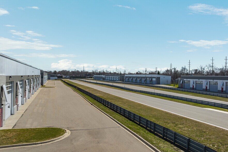 135 W Speed Way, Pontiac, MI à vendre - Photo de l’immeuble – Image 2 sur 23