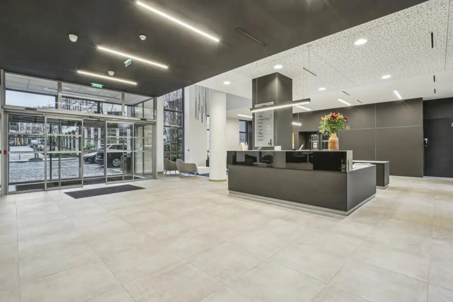 2 Rue Jacques Daguerre, Rueil-Malmaison à louer - Photo de l’immeuble – Image 3 sur 15
