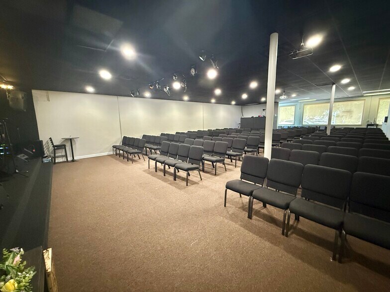 830 W Montrose St, Clermont, FL à louer - Photo de l’immeuble – Image 3 sur 6