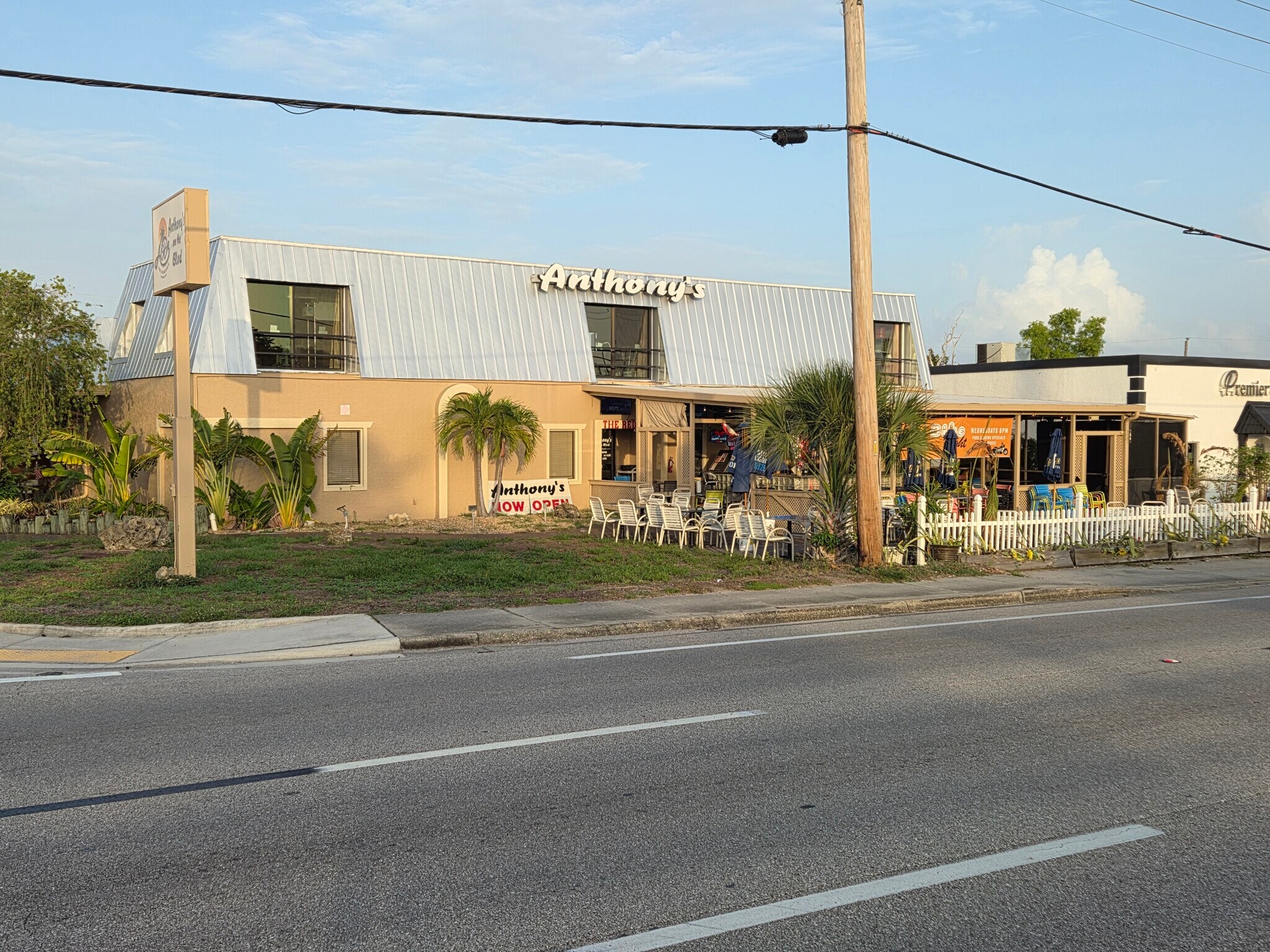 1303 Del Prado Blvd S, Cape Coral, FL à vendre Photo de l’immeuble– Image 1 sur 16