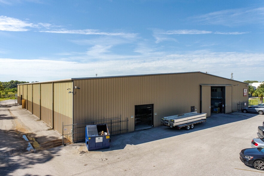 9410 Eden Ave, Hudson, FL à louer - Photo de l’immeuble – Image 2 sur 6