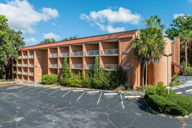 Plus de détails pour 2900 SW 13th St, Gainesville, FL - Hôtellerie à vendre