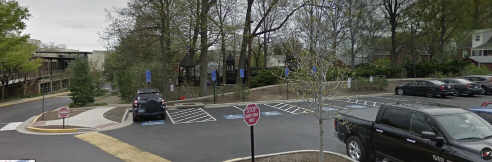 4444 Arlington Blvd, Arlington, VA à louer - Photo de l’immeuble – Image 3 sur 11