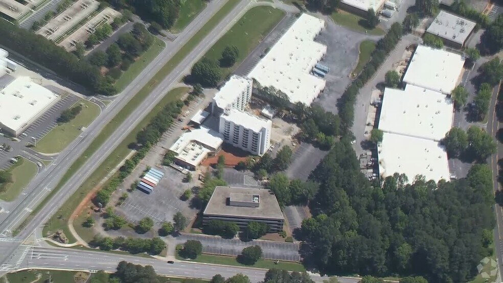 3150 Holcomb Bridge Rd, Norcross, GA à louer - Vidéo aérienne – Image 2 sur 20