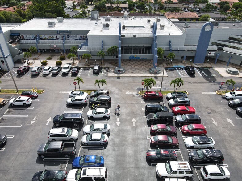 1601-1695 SW 107th Ave, Miami, FL à louer - Photo de l’immeuble – Image 3 sur 7