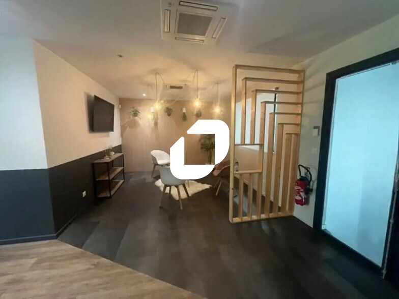 Local d'activités dans Évry-Courcouronnes à vendre - Photo de l’immeuble – Image 3 sur 11