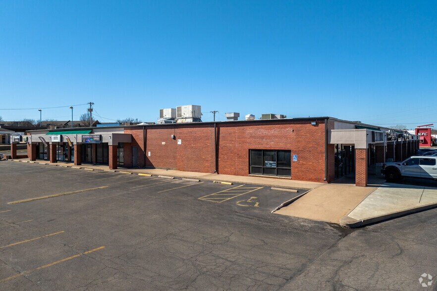 6249 E 21st St, Wichita, KS à louer - Photo principale – Image 1 sur 20