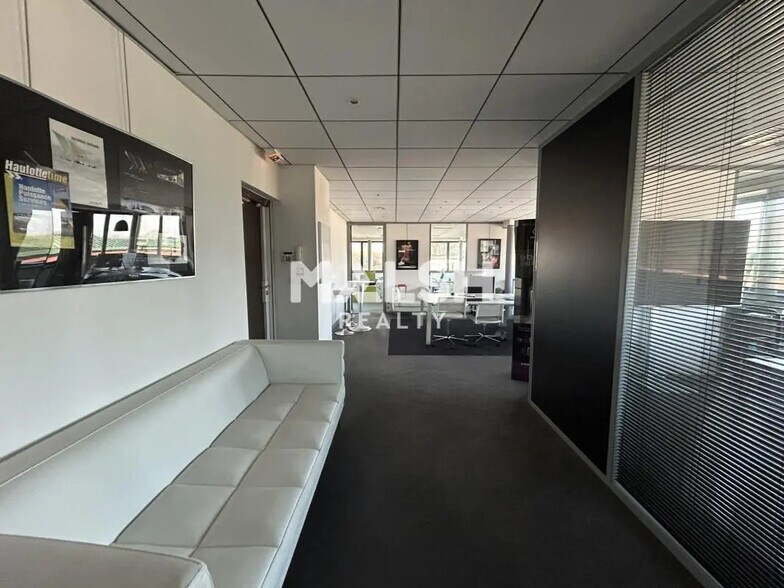 Bureau dans Lissieu à vendre - Photo de l’immeuble – Image 2 sur 11