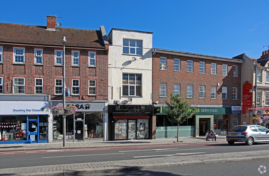 6 Heath Rd, Twickenham à vendre - Photo principale – Image 1 sur 4