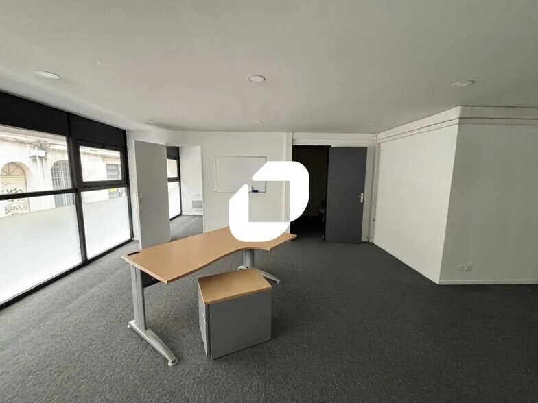 Bureau dans Bordeaux à louer - Photo de l’immeuble – Image 3 sur 7