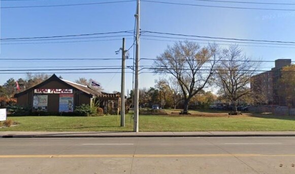 1140 Lauzon Rd, Windsor, ON à vendre - Photo de l’immeuble – Image 3 sur 4