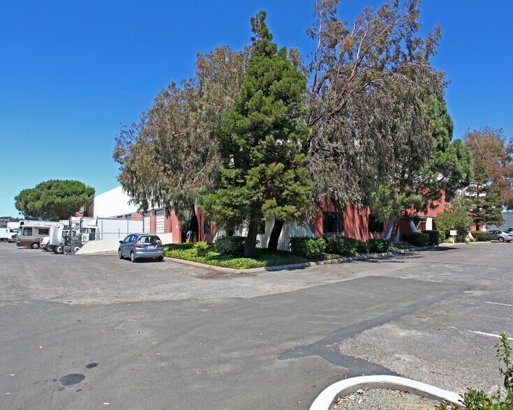 5100 Fulton Dr, Fairfield, CA à louer - Photo de l’immeuble – Image 3 sur 8