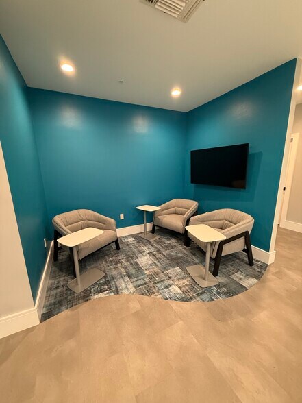 3602 Colonial Ct, Fort Myers, FL à louer - Photo intérieure – Image 2 sur 24