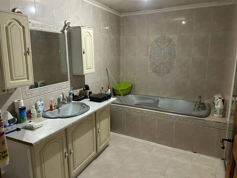 Local d'activités dans Cavaillon à vendre - Photo de l’immeuble – Image 3 sur 12