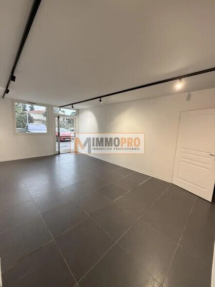 Bureau dans Biot à louer - Photo de l’immeuble – Image 1 sur 3