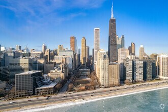 800 N Michigan Ave, Chicago, IL - Vue aérienne  vue de carte