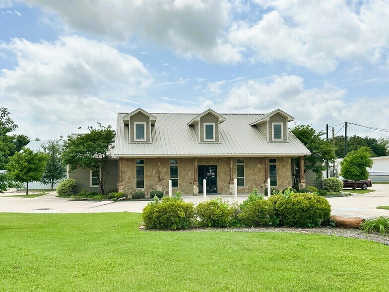 3209 Fort Worth Dr, Denton, TX à louer - Photo de l’immeuble – Image 2 sur 23
