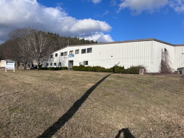 59 Plains Rd, Claremont, NH à vendre - Photo de l’immeuble – Image 2 sur 21