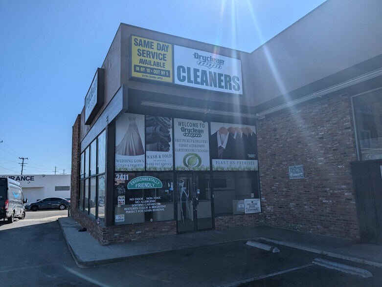 2411 N San Fernando Blvd, Burbank, CA à louer - Photo de l’immeuble – Image 3 sur 11