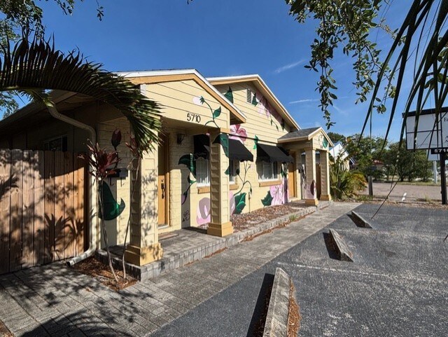 5710 4th St N, Saint Petersburg, FL à vendre Photo de l’immeuble– Image 1 sur 34