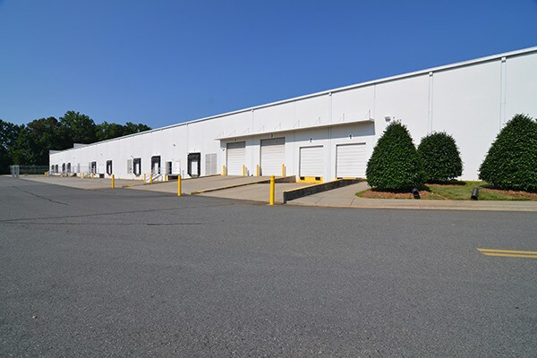 8610 Air Park West Dr, Charlotte, NC à louer Photo de l’immeuble– Image 1 sur 24