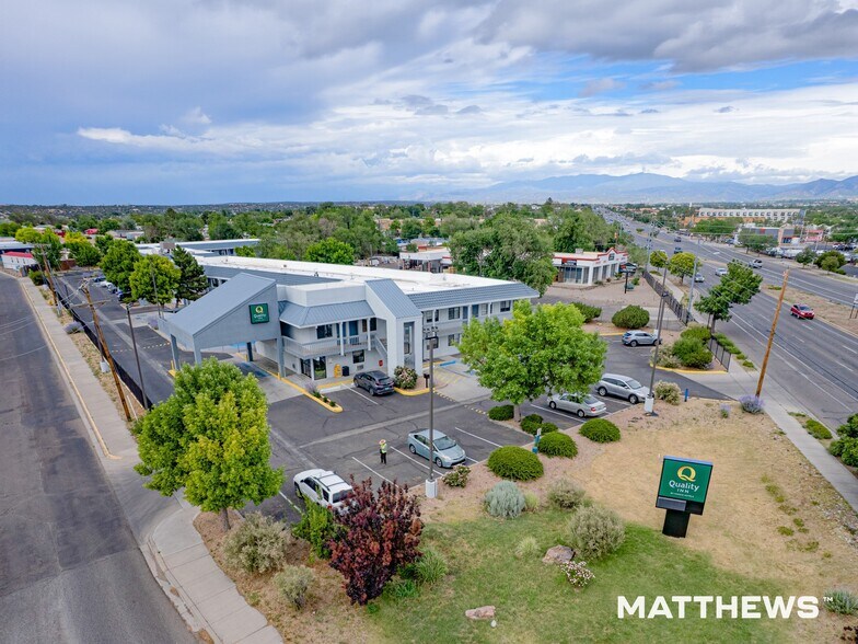 3695 Cerrillos Rd, Santa Fe, NM à vendre - Photo de l’immeuble – Image 2 sur 4