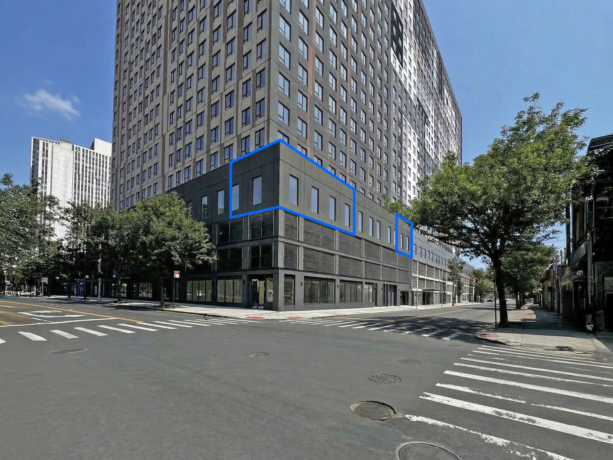 94-15 Sutphin Blvd, Jamaica, NY à louer Photo principale– Image 1 sur 5