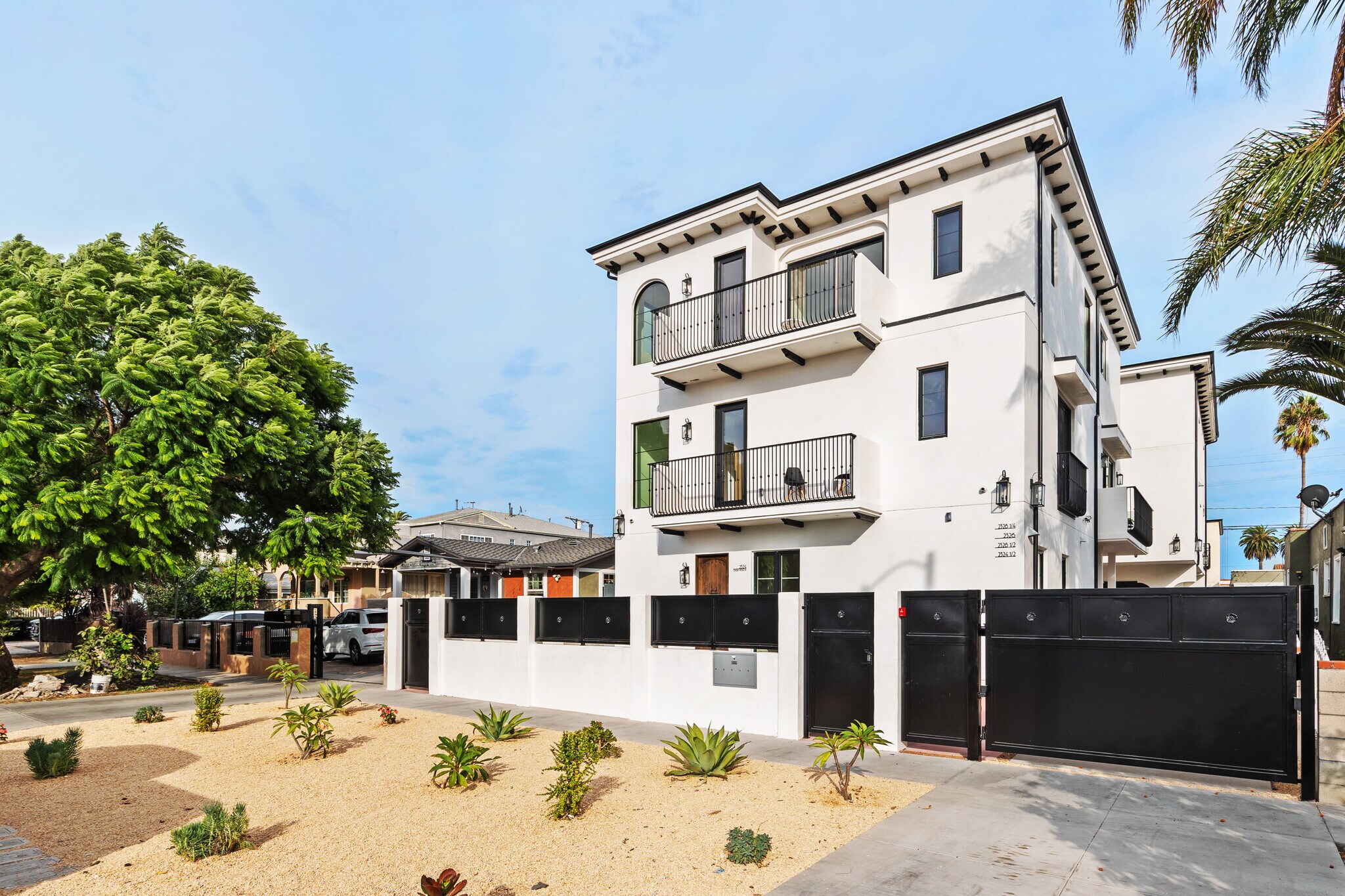 2324 S Dunsmuir Ave, Los Angeles, CA à vendre Photo principale– Image 1 sur 93