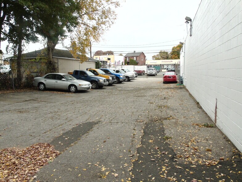 2126 Boston Ave, Bridgeport, CT à louer - Photo de l’immeuble – Image 3 sur 13