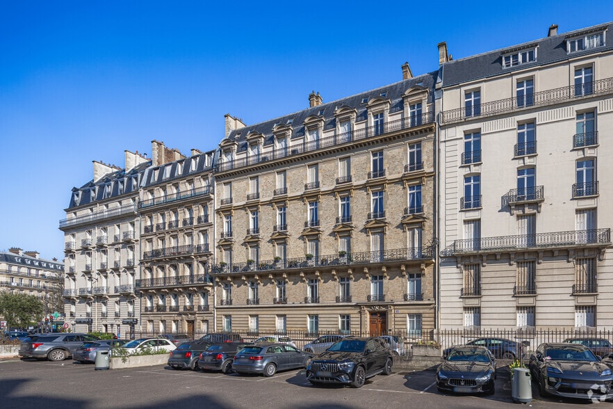 Immeuble residentiel dans Paris à vendre - Photo de l’immeuble – Image 3 sur 4