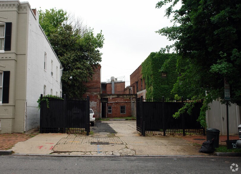 1609 33rd St NW, Washington, DC à louer - Photo principale – Image 1 sur 7