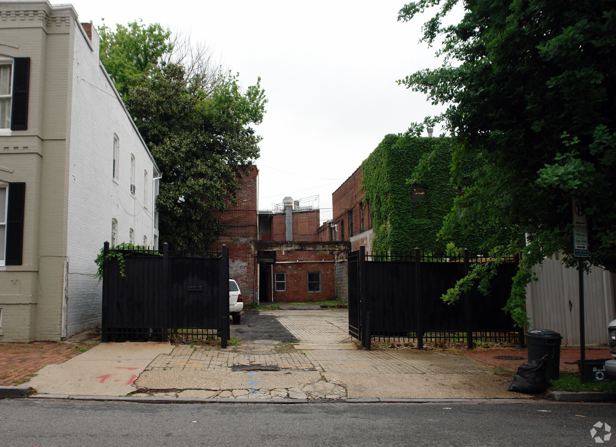 1609 33rd St NW, Washington, DC à louer Photo principale– Image 1 sur 8