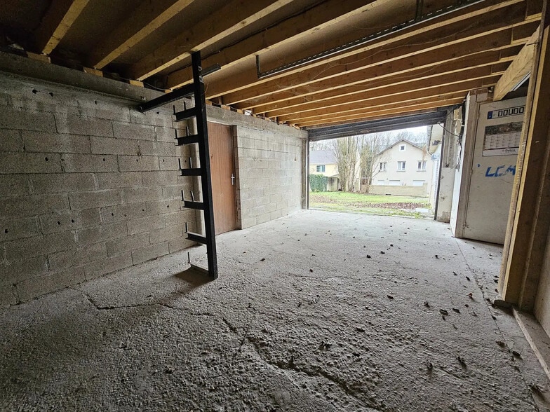 Local d'activités dans Champigny-sur-Marne à vendre - Photo de l’immeuble – Image 3 sur 11