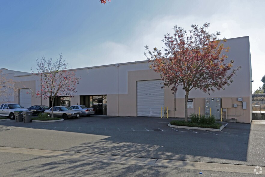 1275 Triangle Ct, West Sacramento, CA à louer - Photo de l’immeuble – Image 3 sur 7